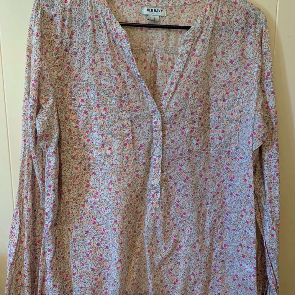 Old navy size large women’s long sleeve shirt